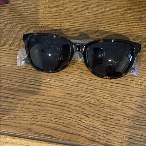 Carfia sunglasses, new in box
